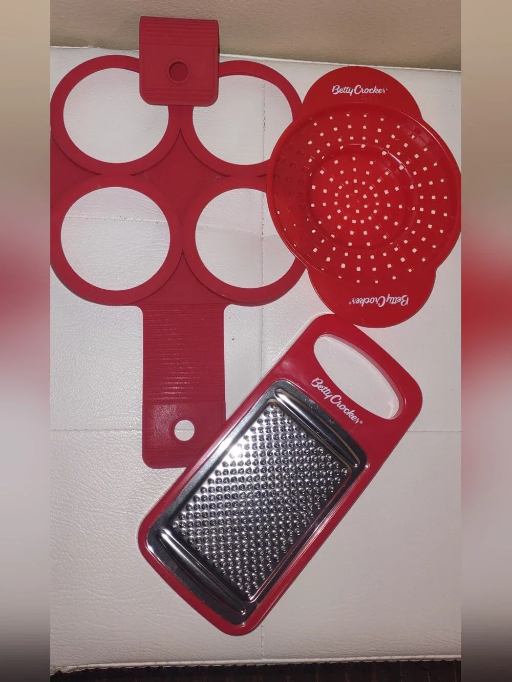 Red Chef Spoon Holder Oven Mitts Kitchenware Bundle